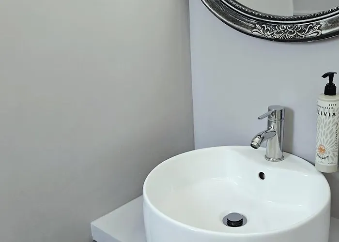 Narges Hotell Alikí